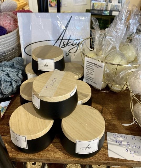 Askiy candles and handmade bath bombs